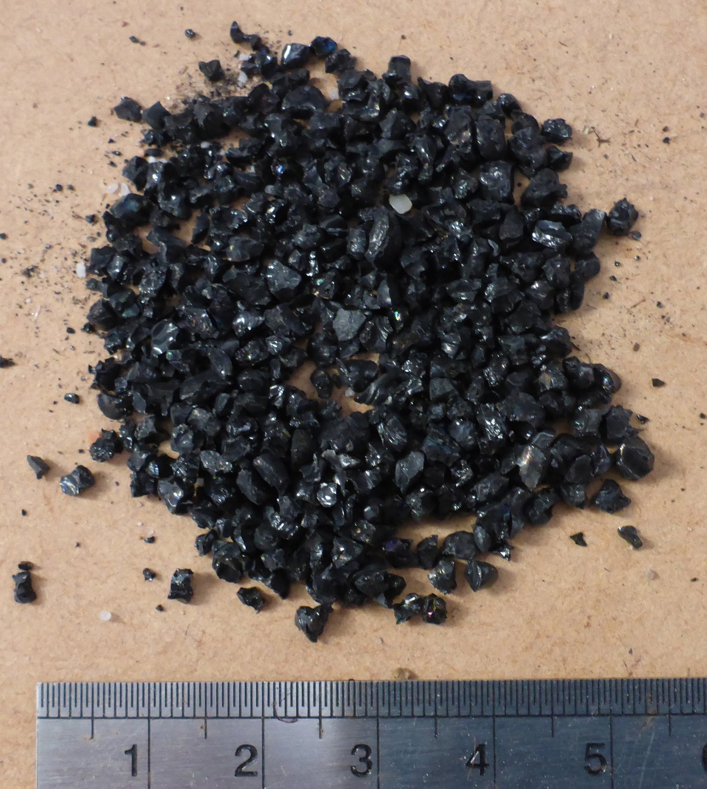 Natural Colour Crushed black Quartz Gravel 3-4mm 20kg bag