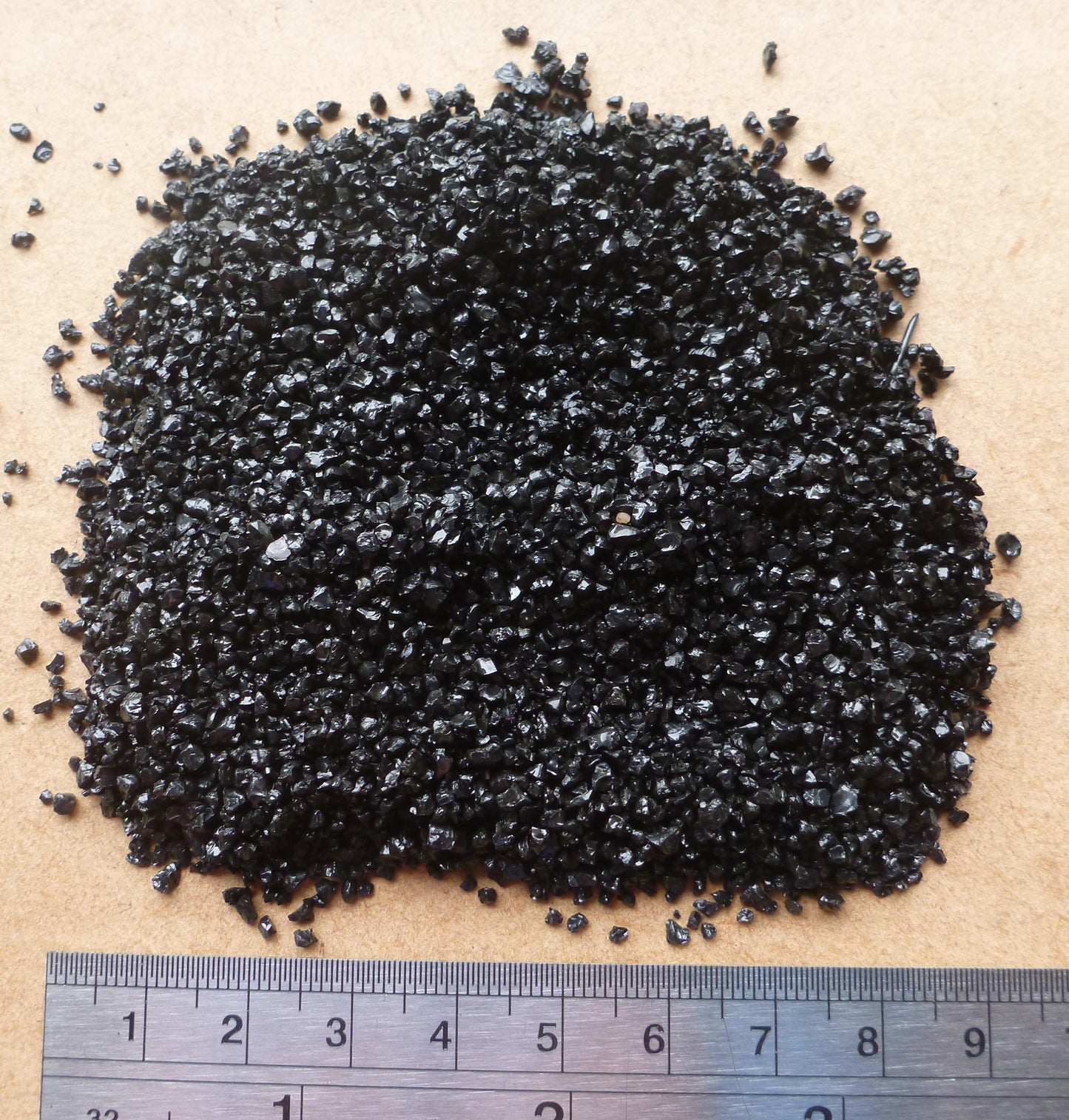 Natural Colour Crushed black Quartz Gravel 2mm 2kg bag